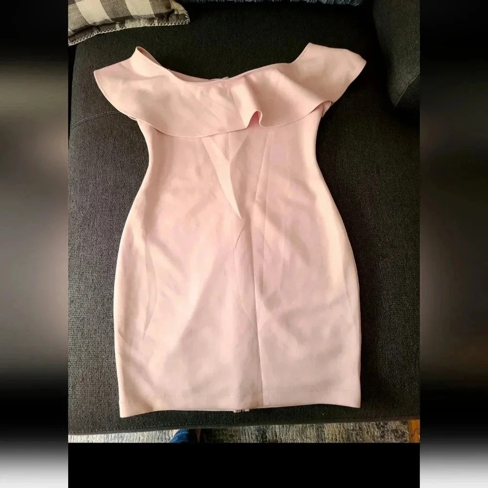 Off the shoulder Guess dress - Picture 3 of 3